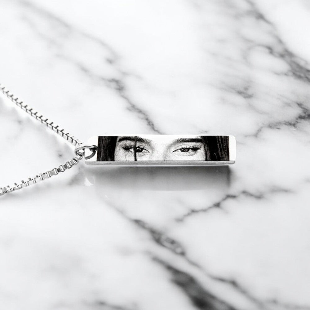 Personalisierte Halskette mit Blick-Anhänger - Gold
