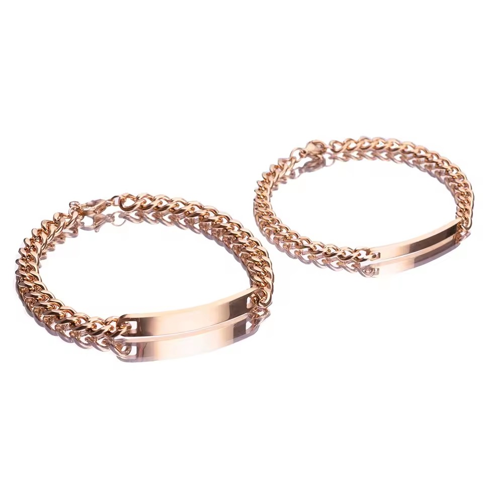 Endlose Liebe - Gravierte Armbänder mit Rosenbox - Gold